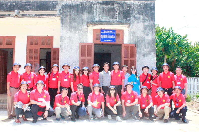 Bộ Tài nguyên và Môi trường: Thăm và động viên cán bộ 2 Trạm Khí tượng Hải văn ở Trường Sa