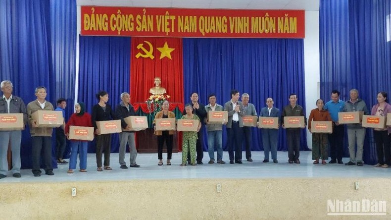 Thủ tướng Phạm Minh Chính làm việc với Ban Thường vụ tỉnh ủy Phú Yên