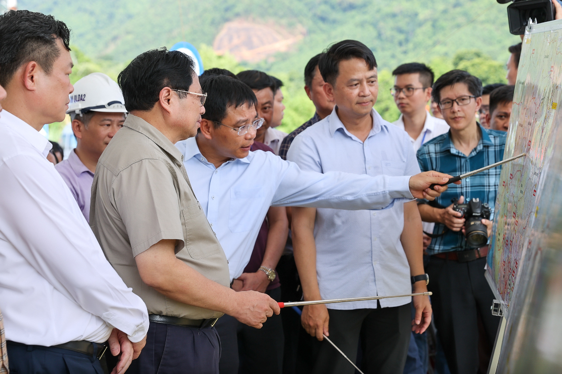 Thủ tướng: Phấn đấu hoàn thành tuyến đường kết nối hồ Ba Bể trong năm nay