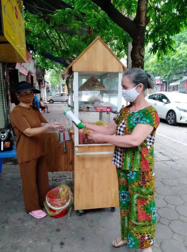 Phong trào 'tẩy chay' túi nilon ở một thị trấn của Hà Nội