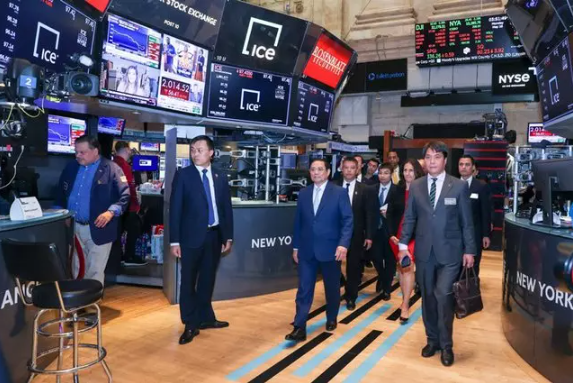Thủ tướng rung chuông kết thúc phiên giao dịch tại sàn chứng khoán New York