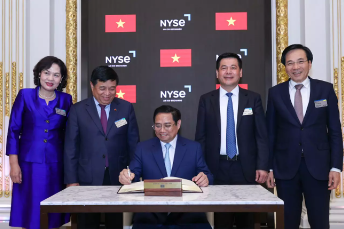 Thủ tướng rung chuông kết thúc phiên giao dịch tại sàn chứng khoán New York