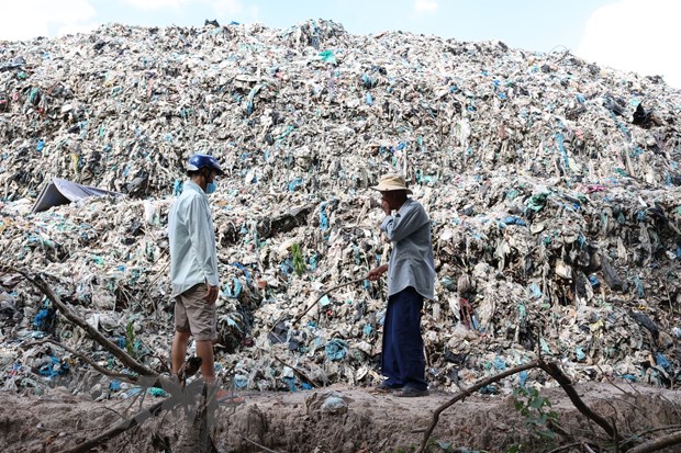 Tây Ninh: Bãi rác quá tải, bốc mùi hôi thối, gây ô nhiễm môi trường