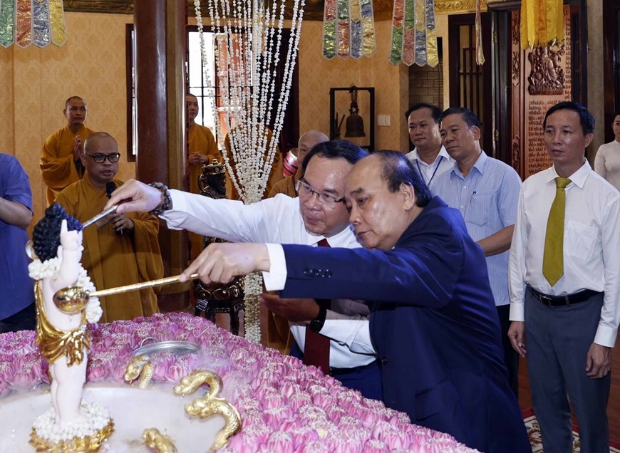 Chủ tịch nước chúc mừng chức sắc Giáo hội Phật giáo Việt Nam tại TP Hồ Chí Minh