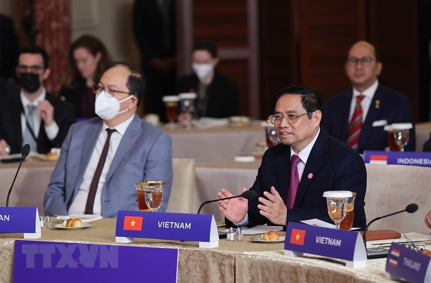 Thủ tướng làm việc với Phó Tổng thống Hoa Kỳ về vấn đề an ninh biển