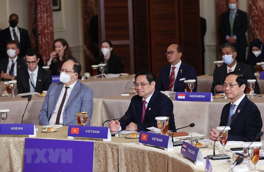 Thủ tướng làm việc với Phó Tổng thống Hoa Kỳ về vấn đề an ninh biển