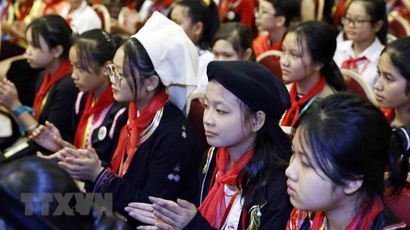 Chủ tịch nước gặp mặt các cháu thiếu nhi tiêu biểu của 54 dân tộc