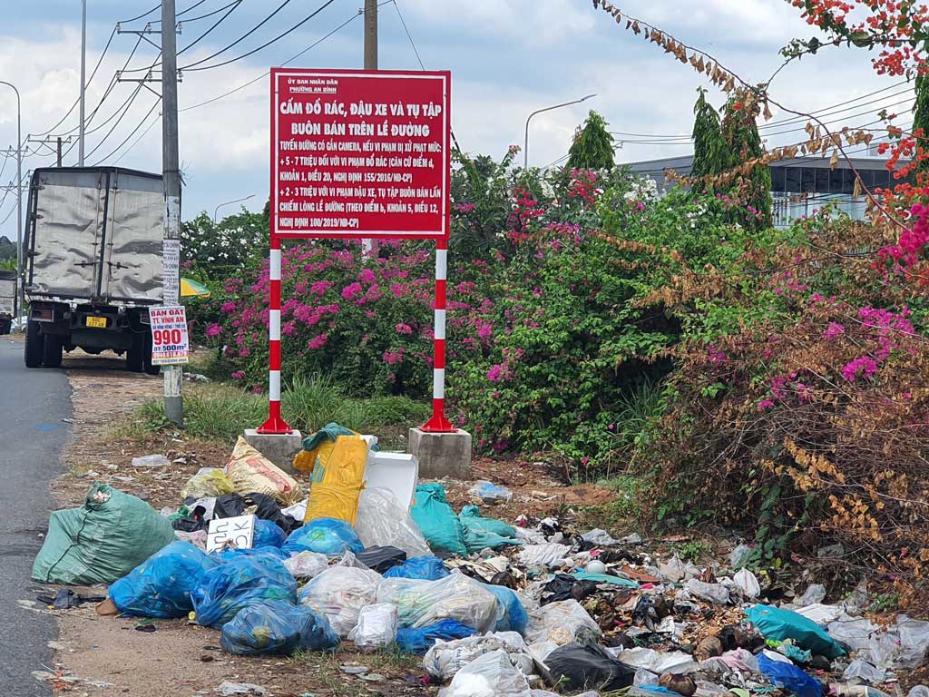 TP.Biên Hòa, Đồng Nai: Đổ rác dưới chân biển cấm