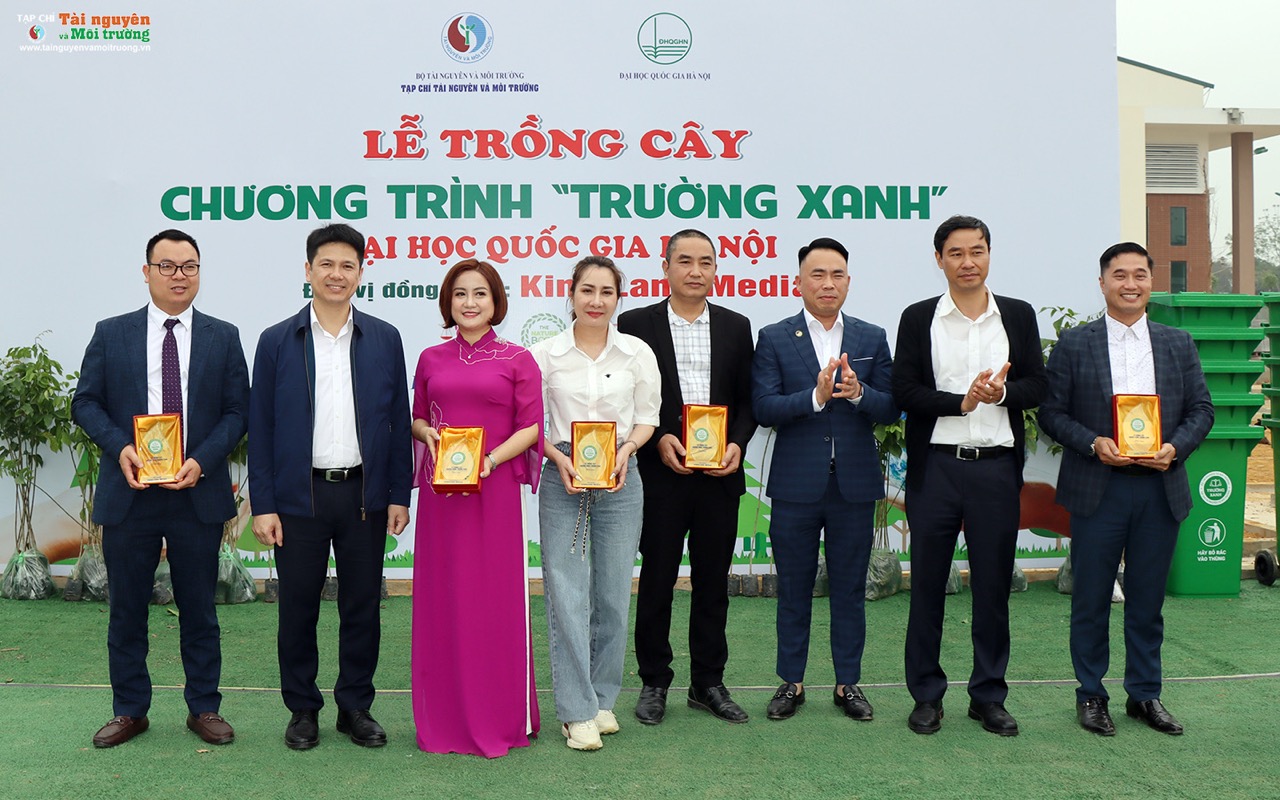 Chương trình “Trường xanh” trồng mới 3000 cây xanh tại Đại học Quốc gia Hà Nội