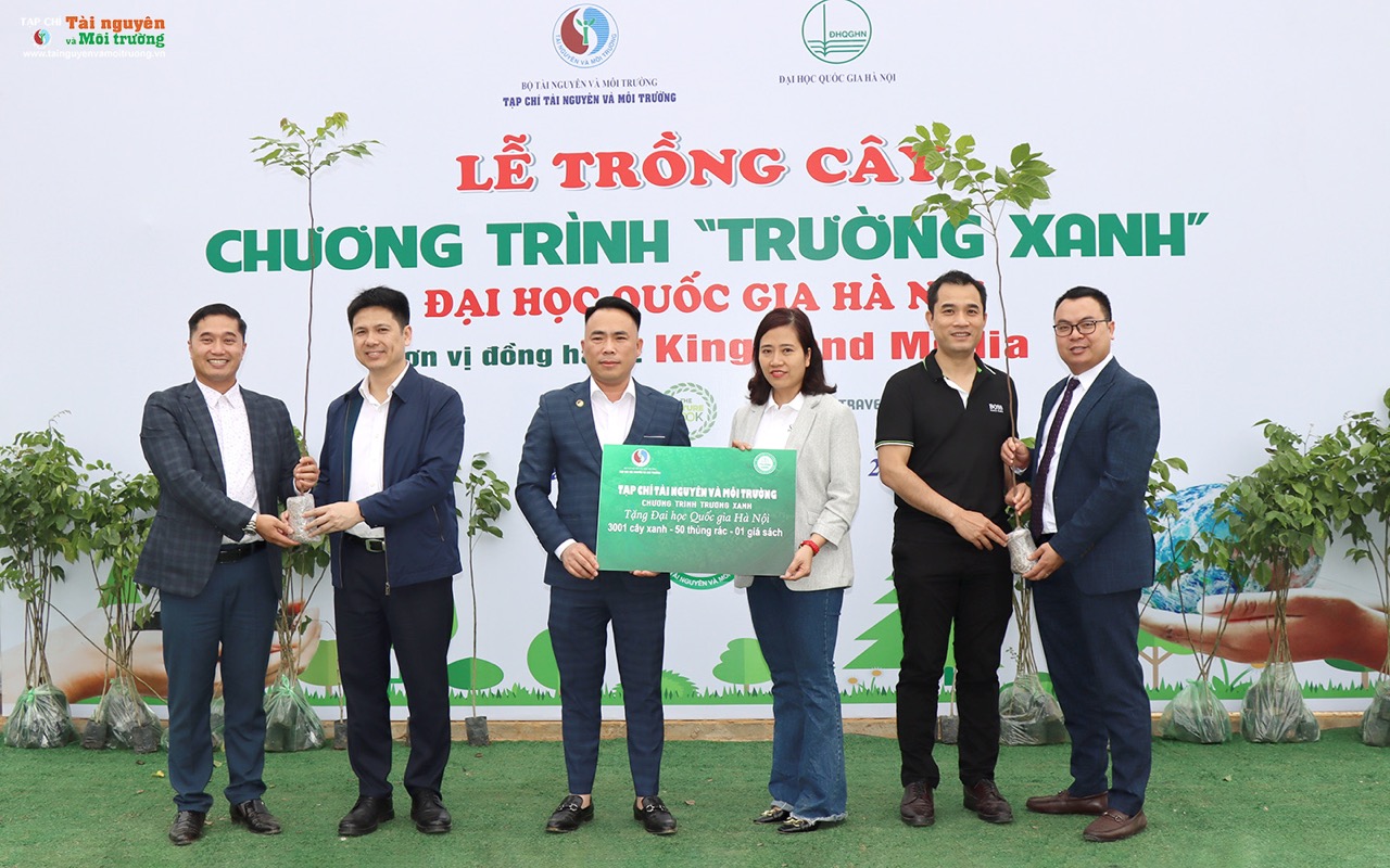 Chương trình “Trường xanh” trồng mới 3000 cây xanh tại Đại học Quốc gia Hà Nội