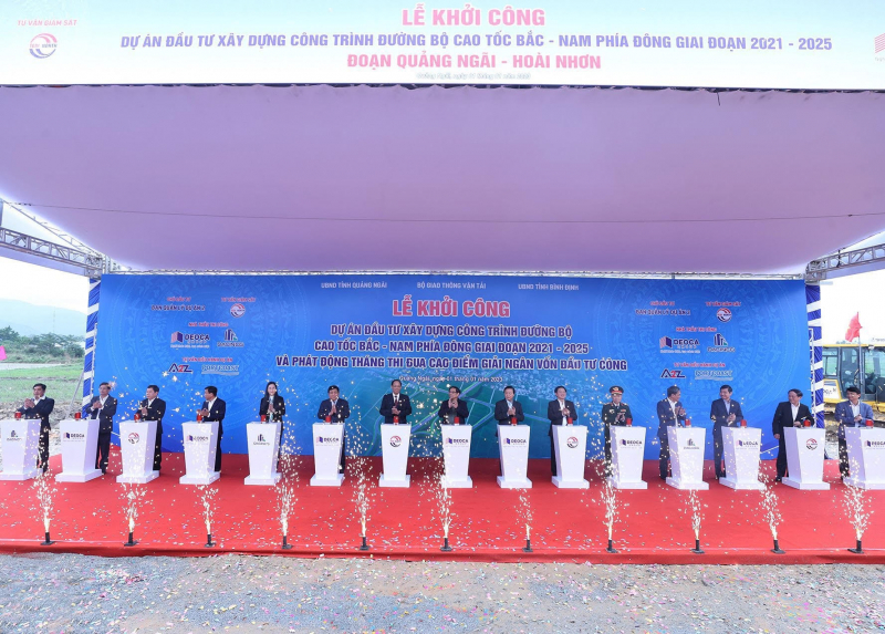 Thủ tướng Phạm Minh Chính phát lệnh khởi công đồng loạt 12 Dự án cao tốc Bắc - Nam