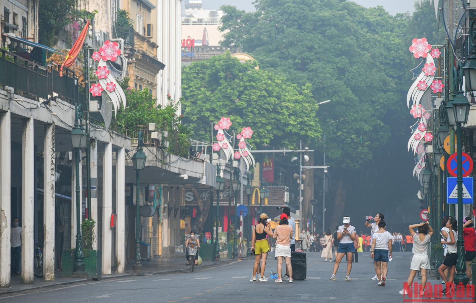 Sương mù bao trùm Hà Nội, mức độ ô nhiễm không khí cao