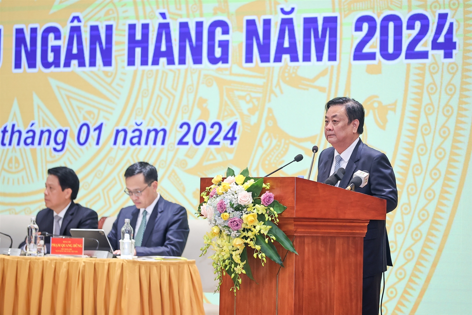 Thủ tướng: Không để bị động, bất ngờ về chính sách tiền tệ, không để người dân, doanh nghiệp thiếu vốn