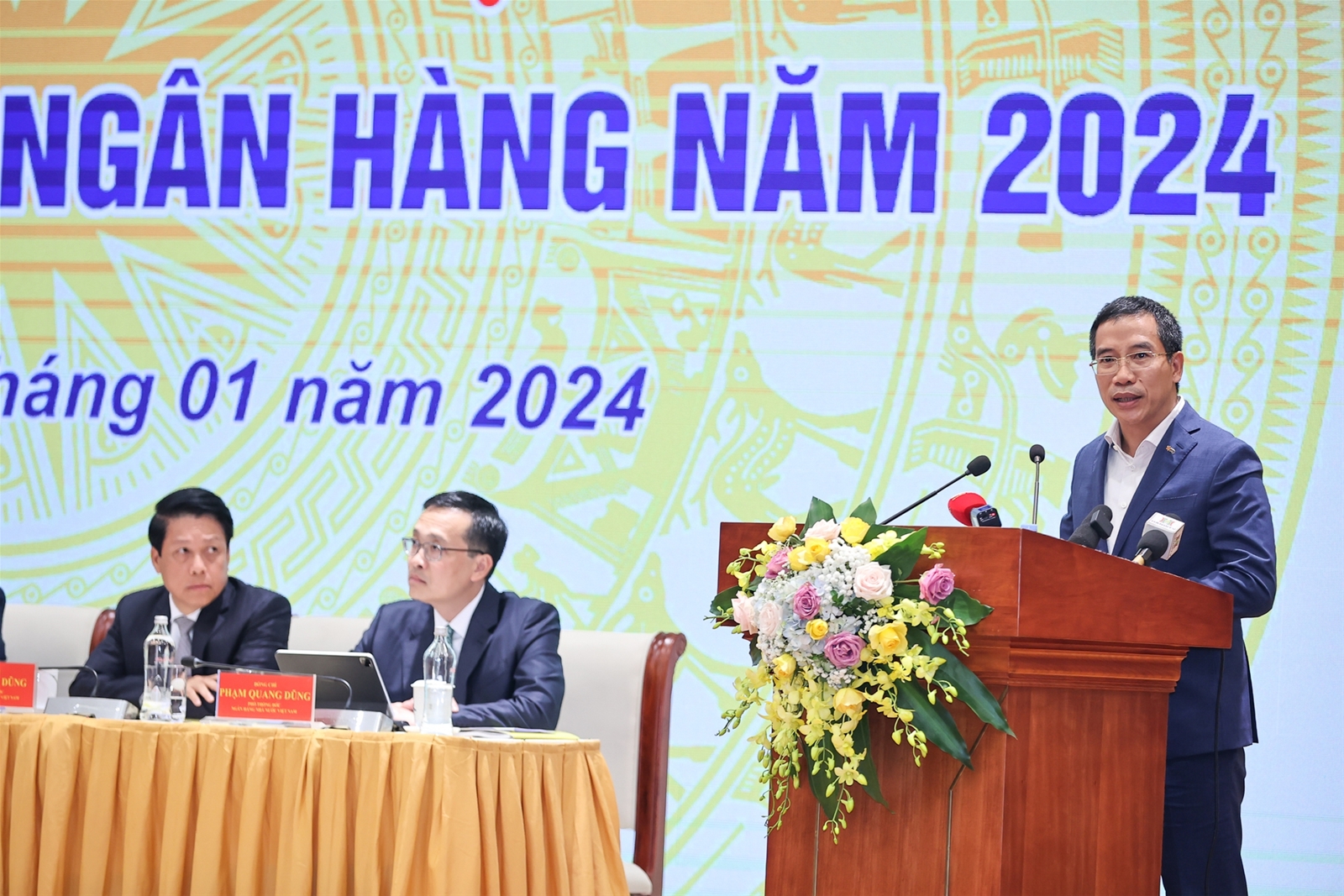 Thủ tướng: Không để bị động, bất ngờ về chính sách tiền tệ, không để người dân, doanh nghiệp thiếu vốn