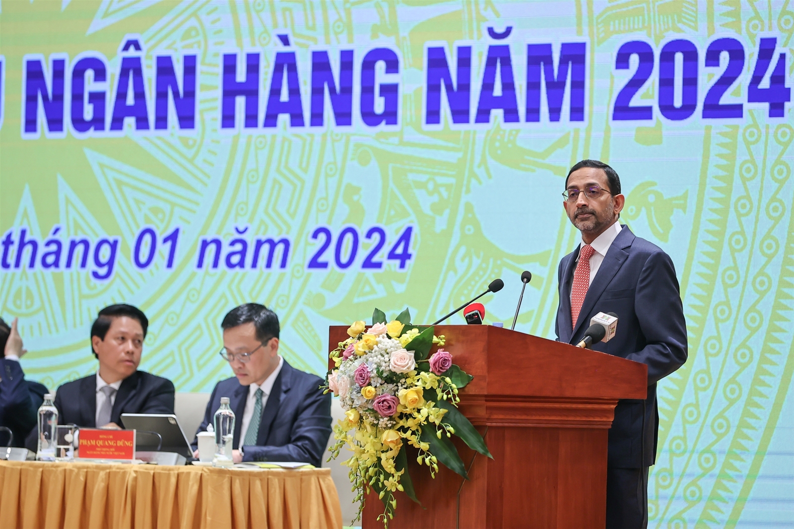 Thủ tướng: Không để bị động, bất ngờ về chính sách tiền tệ, không để người dân, doanh nghiệp thiếu vốn