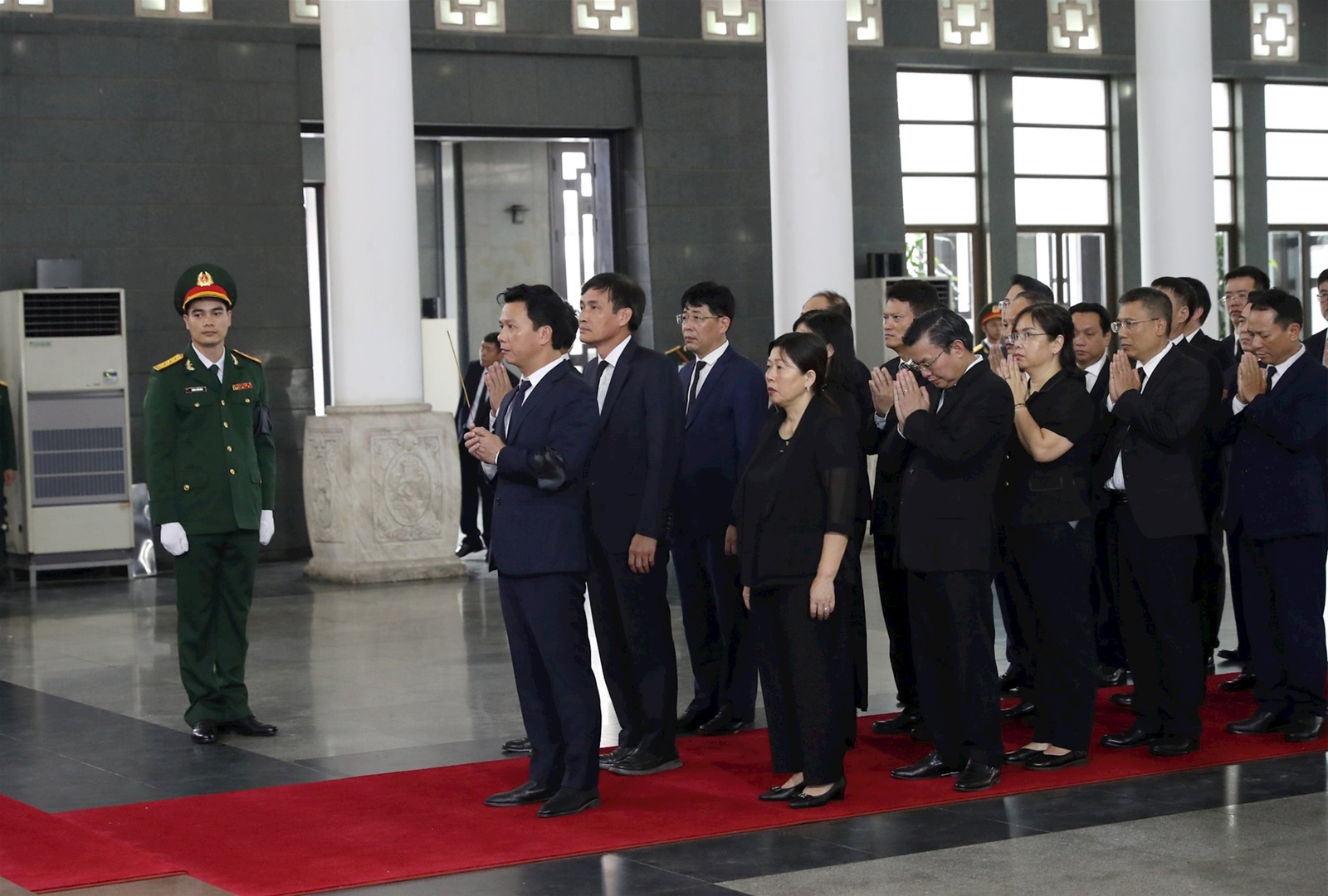 Đoàn Bộ Tài nguyên và Môi trường viếng Tổng Bí thư Nguyễn Phú Trọng