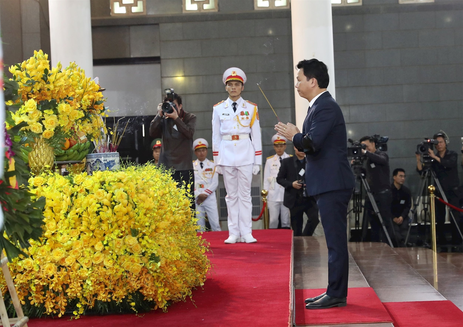 Đoàn Bộ Tài nguyên và Môi trường viếng Tổng Bí thư Nguyễn Phú Trọng