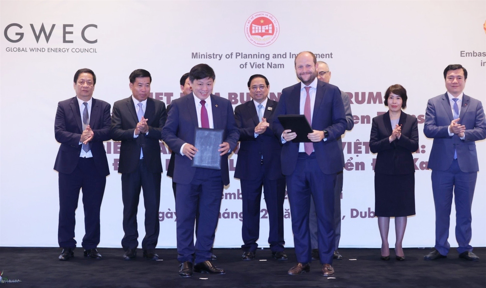 Thủ tướng: Việt Nam là địa điểm tin cậy để đầu tư, thúc đẩy chuyển đổi xanh