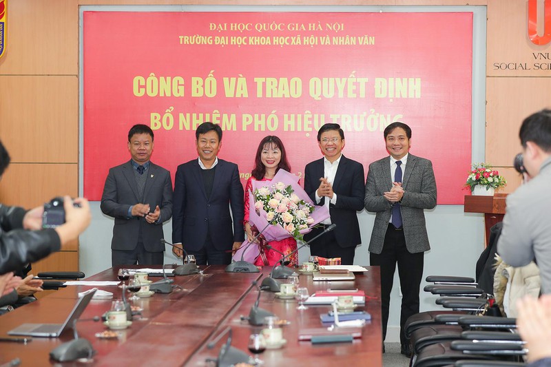 PGS.TS Đặng Thị Thu Hương trở thành tân Phó Hiệu trưởng Trường Đại học Khoa học Xã hội và Nhân văn