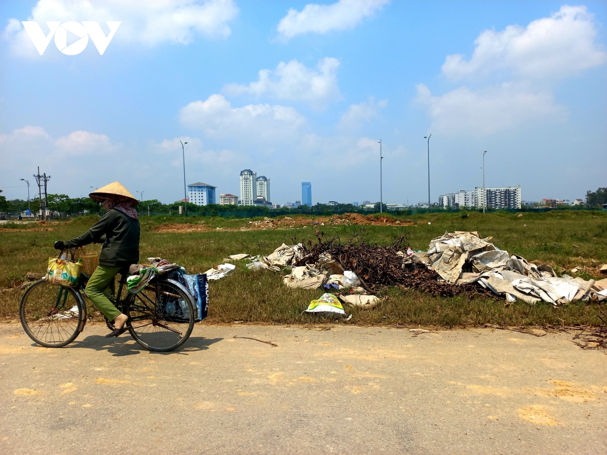 Rác thải gây ô nhiễm nhiều tuyến phố ở Thừa Thiên Huế
