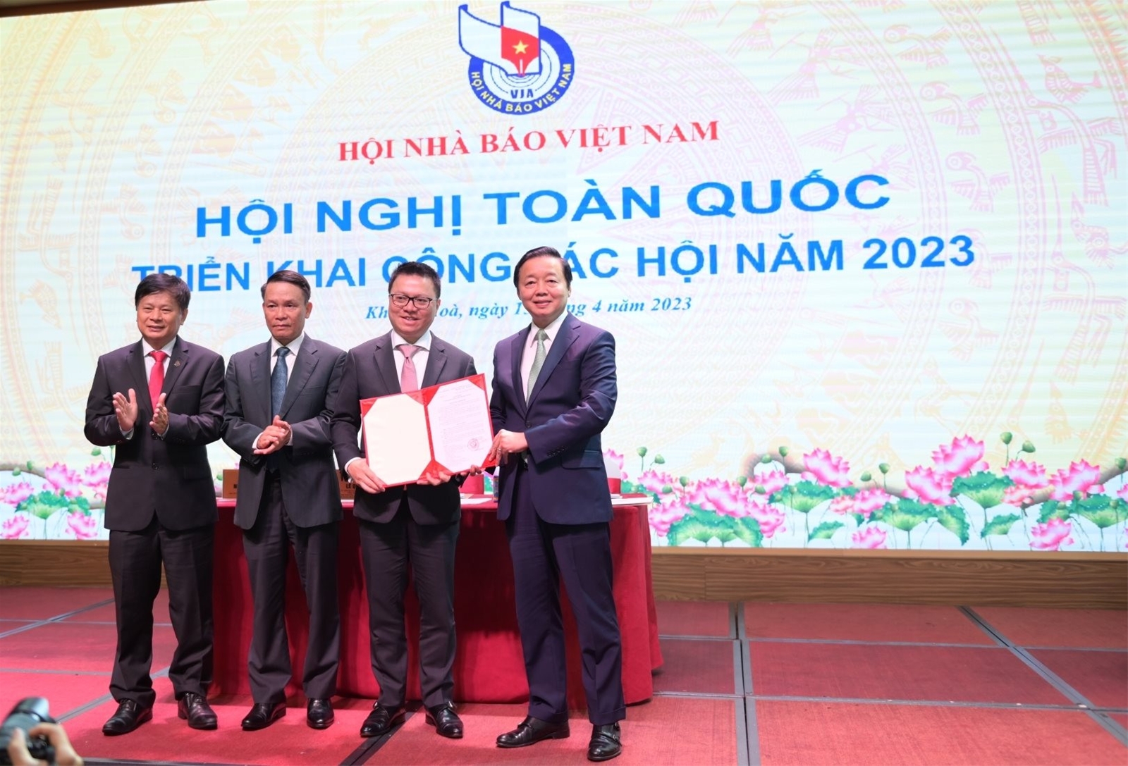 Báo chí cần khơi dậy mạnh mẽ hơn nữa khát vọng Việt Nam phồn vinh, thịnh vượng