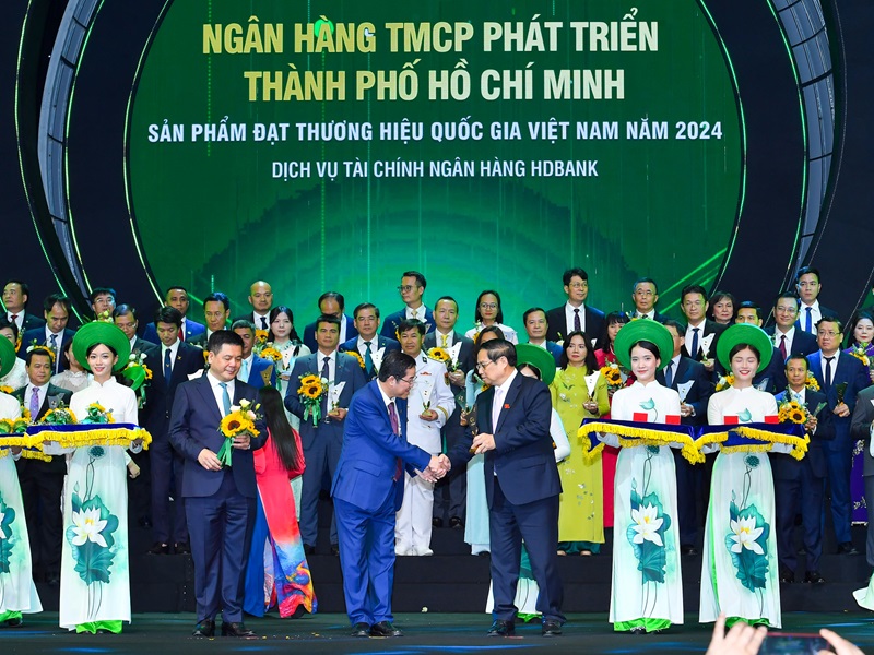 Thủ tướng: Tập trung tháo gỡ điểm nghẽn thể chế, kiên quyết, kiên trì, dứt khoát xóa bỏ cơ chế 'xin - cho', sách nhiễu