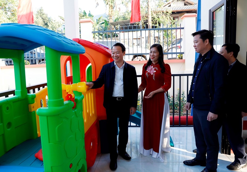 Từ trường học đến tương lai tươi sáng