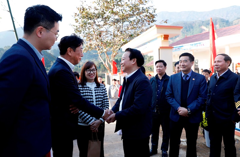 Từ trường học đến tương lai tươi sáng