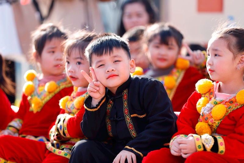 Từ trường học đến tương lai tươi sáng