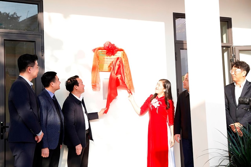 Từ trường học đến tương lai tươi sáng