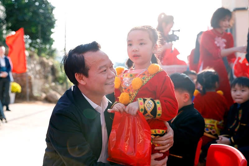 Từ trường học đến tương lai tươi sáng