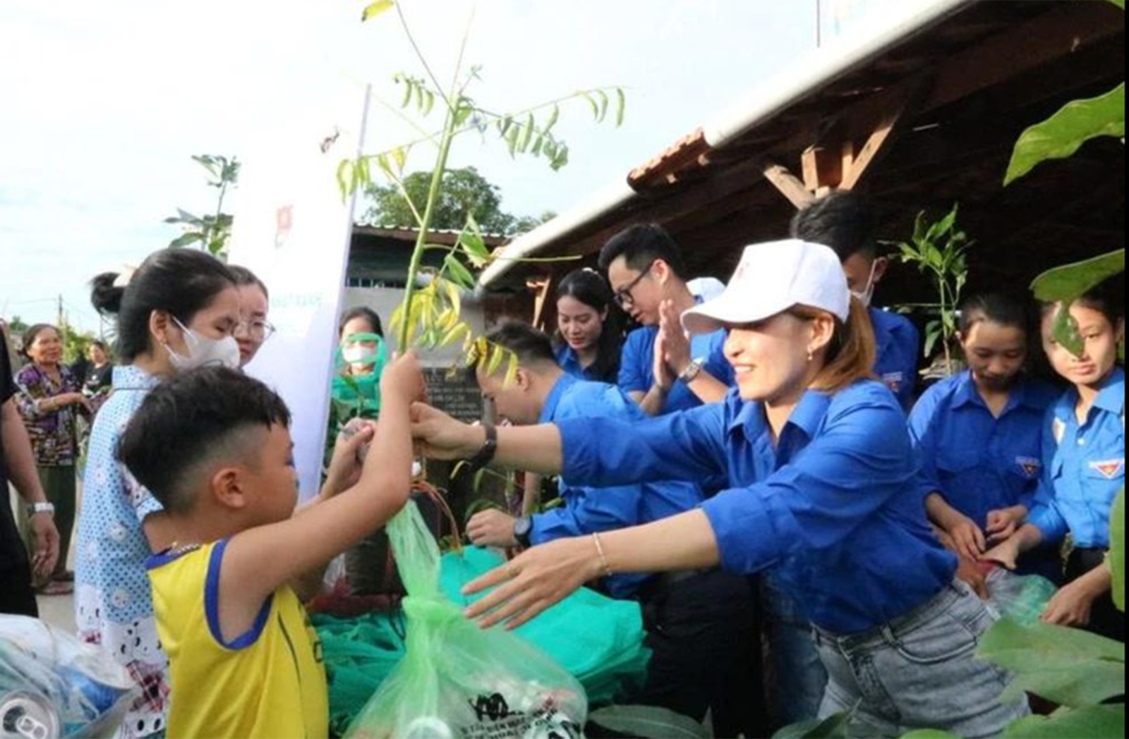 Nhiều hoạt động hưởng ứng chiến dịch làm cho thế giới sạch hơn
