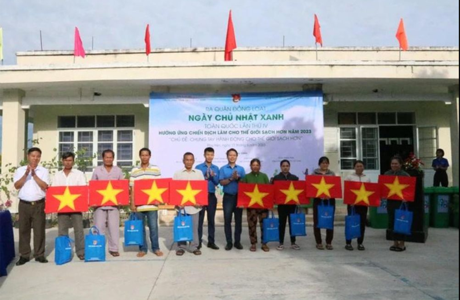 Nhiều hoạt động hưởng ứng chiến dịch làm cho thế giới sạch hơn