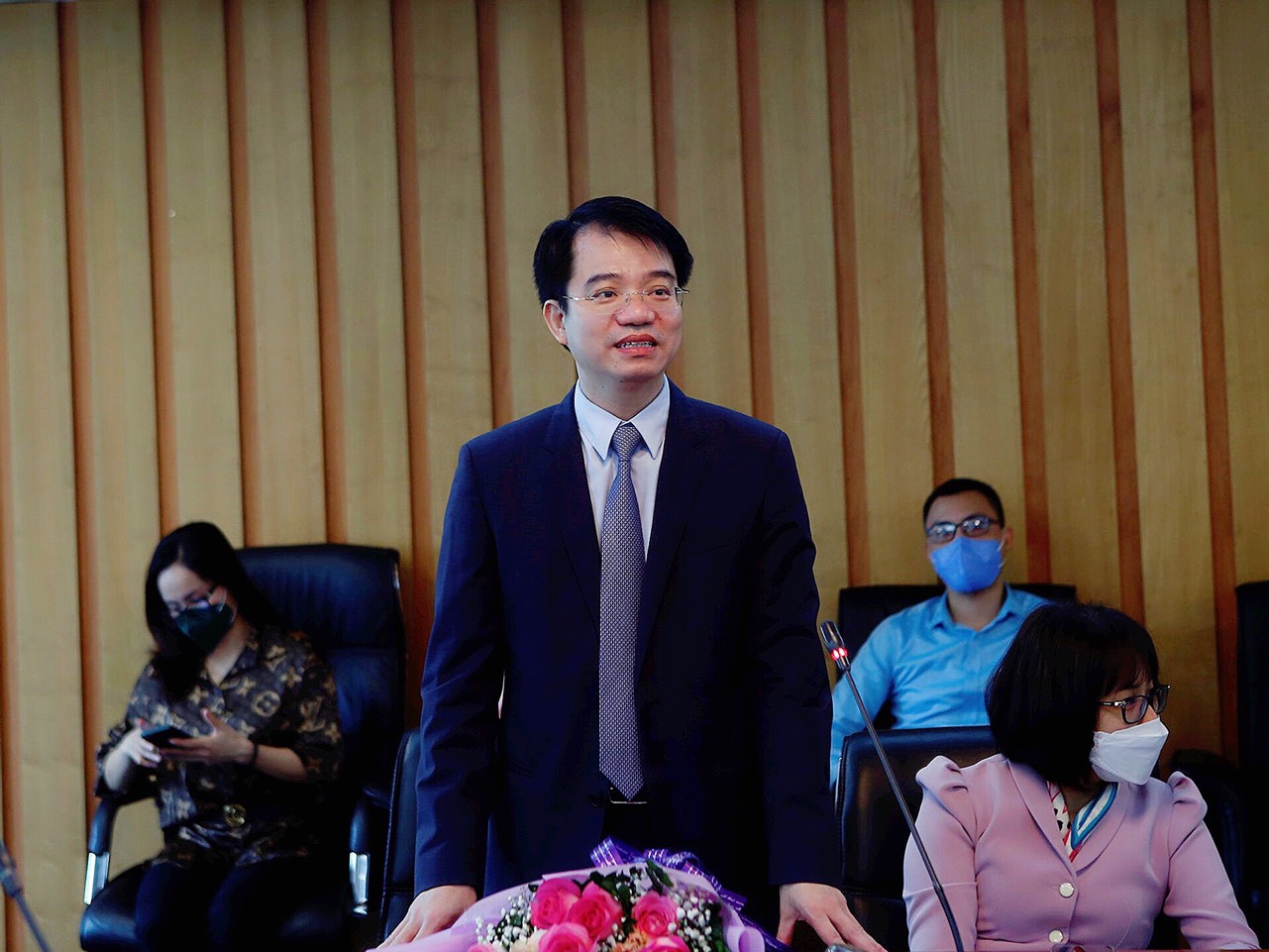 Trao Quyết định bổ nhiệm Chánh Văn phòng Bộ Tài nguyên và Môi trường