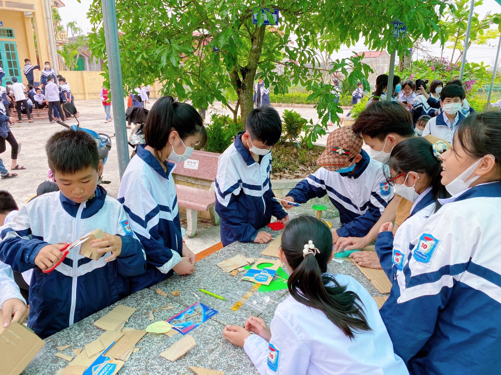 Học sinh vui với bảo vệ môi trường biển