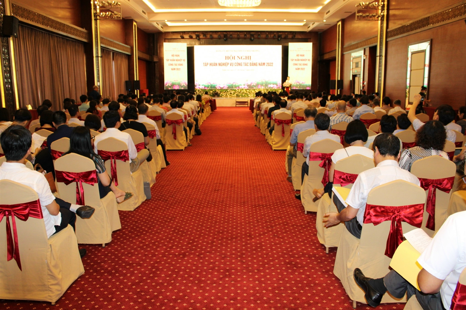 Nâng cao nghiệp vụ, năng lực lãnh đạo cho các cấp ủy Đảng