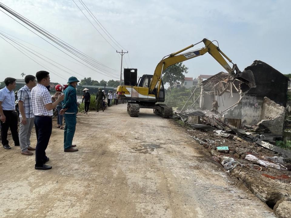 Phú Xuyên 'tuyên chiến' với vi phạm đất đai, xây dựng