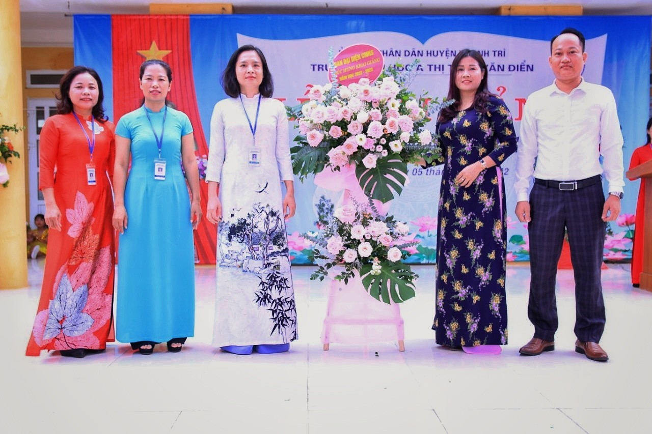 Trường tiểu học A thị trấn Văn Điển: Thầy và trò phấn khởi bước vào năm học mới