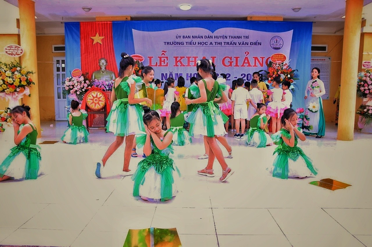 Trường tiểu học A thị trấn Văn Điển: Thầy và trò phấn khởi bước vào năm học mới