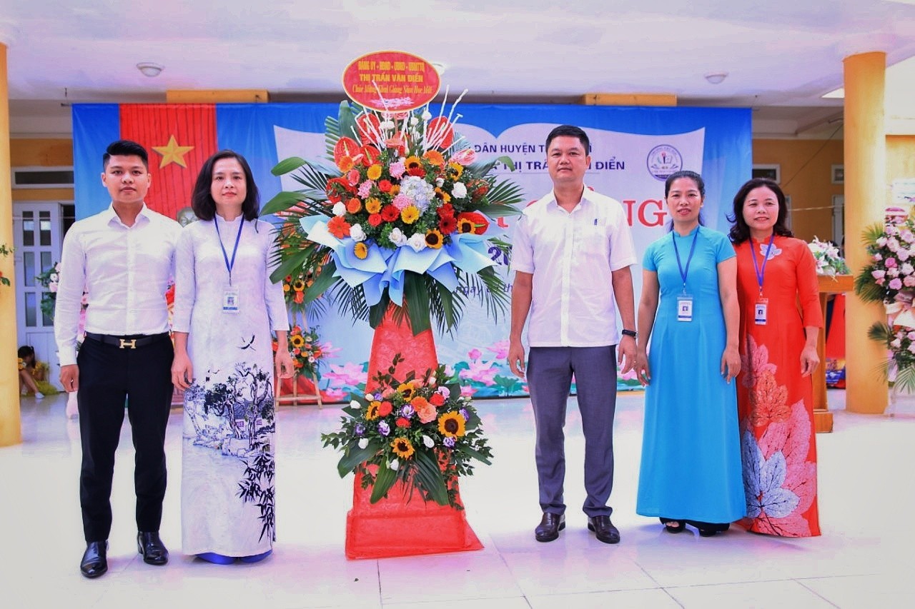 Trường tiểu học A thị trấn Văn Điển: Thầy và trò phấn khởi bước vào năm học mới
