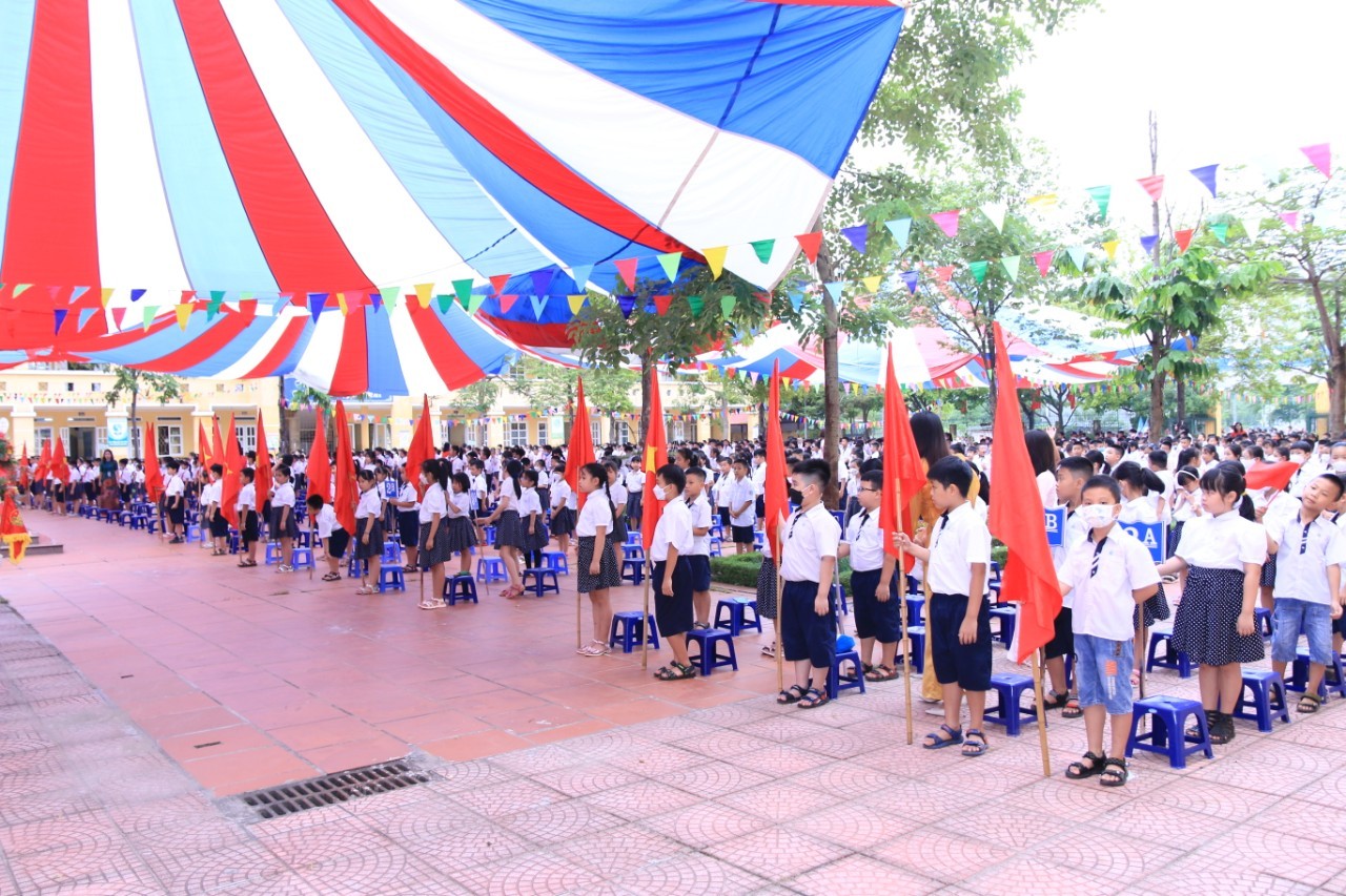 Trường tiểu học A thị trấn Văn Điển: Thầy và trò phấn khởi bước vào năm học mới