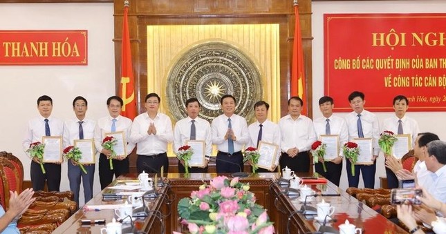 Thanh Hóa: Công bố và trao quyết định về công tác cán bộ