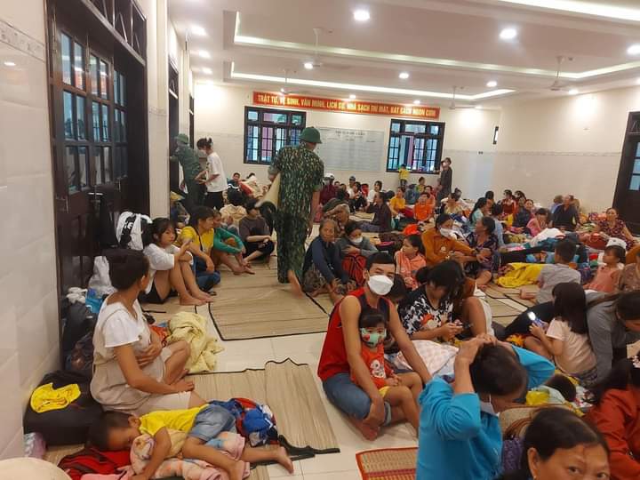 Nghĩa tình quân- dân trong vùng tâm bão Noru (cơn bão số 4)