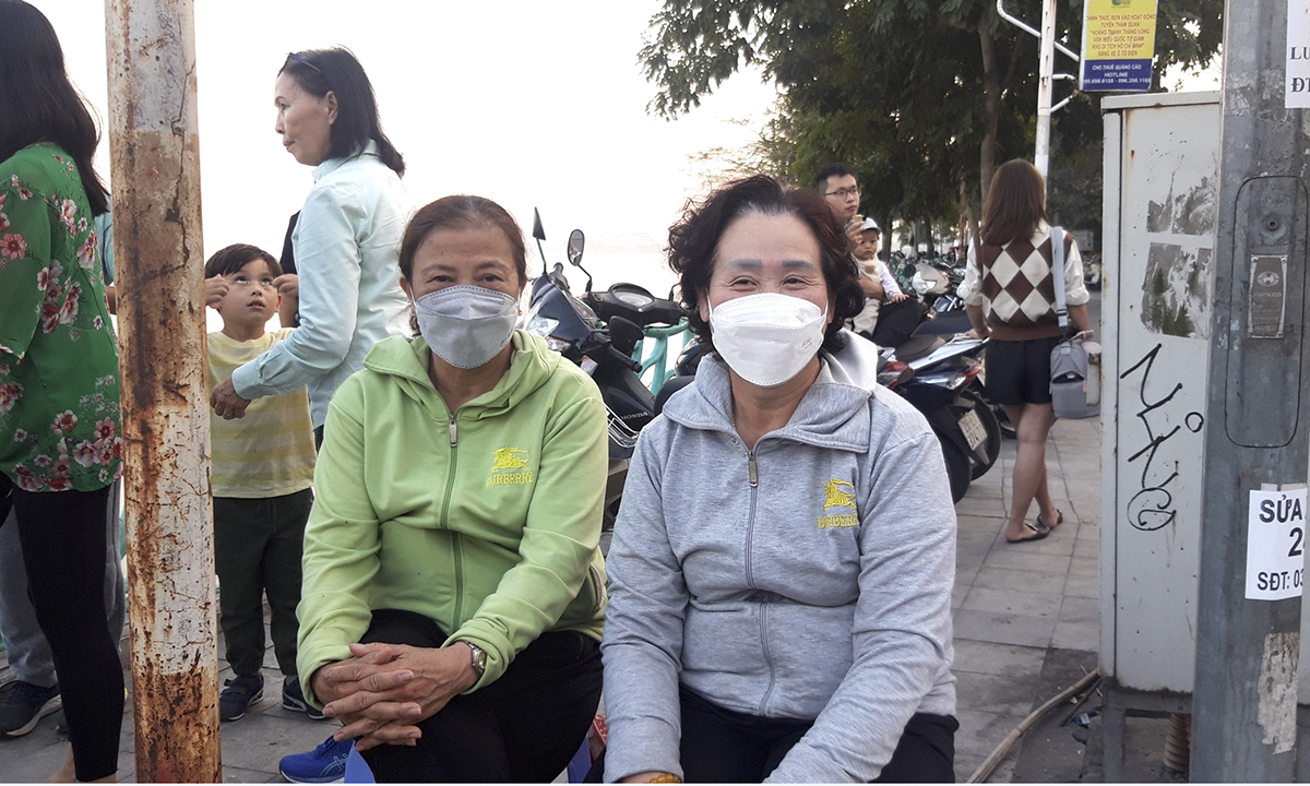 Hồ Tây hạn chế phóng sinh cá để bảo vệ môi trường