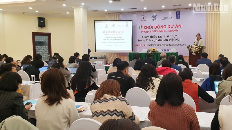 Công bố dự án “Giảm thiểu rác thải nhựa trong lĩnh vực du lịch Việt Nam”