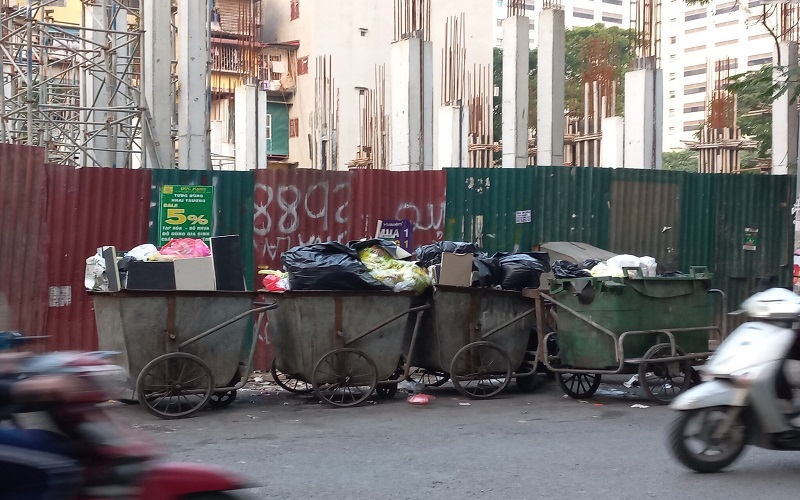 Đau đầu chuyện tập kết rác sinh hoạt ở Hà Nội
