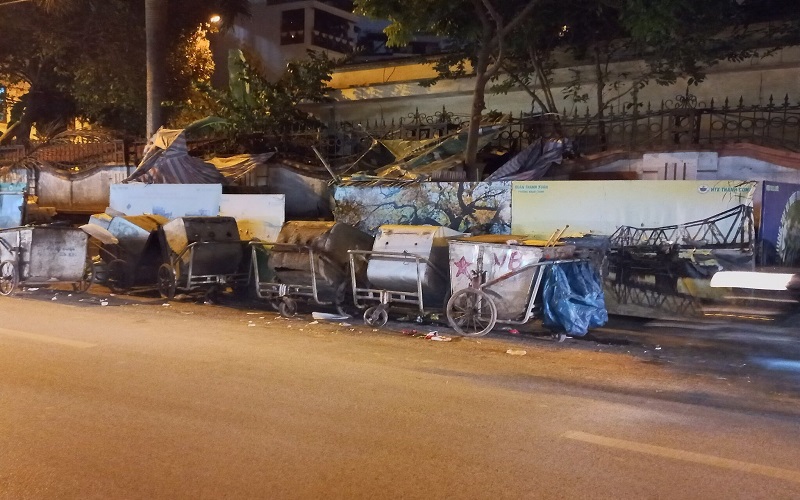 Đau đầu chuyện tập kết rác sinh hoạt ở Hà Nội