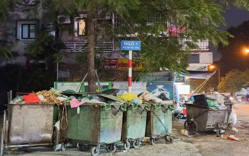 Đau đầu chuyện tập kết rác sinh hoạt ở Hà Nội