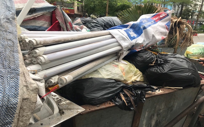 Đau đầu chuyện tập kết rác sinh hoạt ở Hà Nội