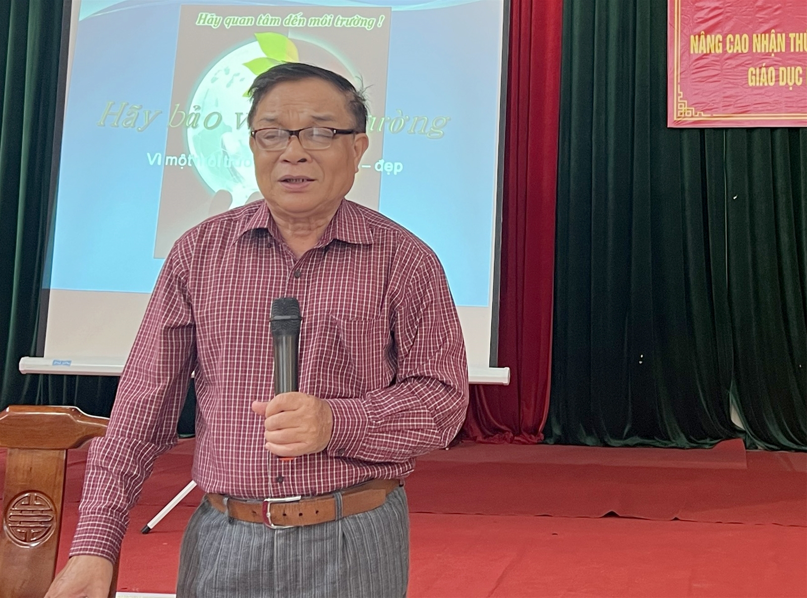 Nâng cao nhận thức, kiến thức và kỹ năng truyền thông phổ biến, giáo dục pháp luật về tài nguyên và môi trường